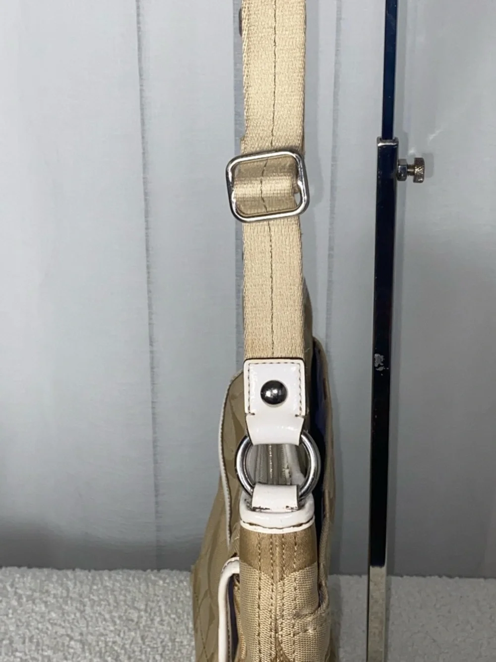 GUC Coach Signature Front Pocket Crossbody - Picture 4 of 9